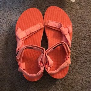 Coral Teva women’s universal flatforms Size 10